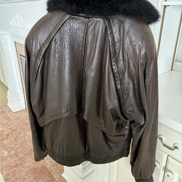 Gorgeous soft leather jacket. Lined with removable fur vest. - Picture 7 of 7